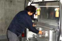 ペット火葬を行うペットセレモニー紫雲の訪問火葬作業